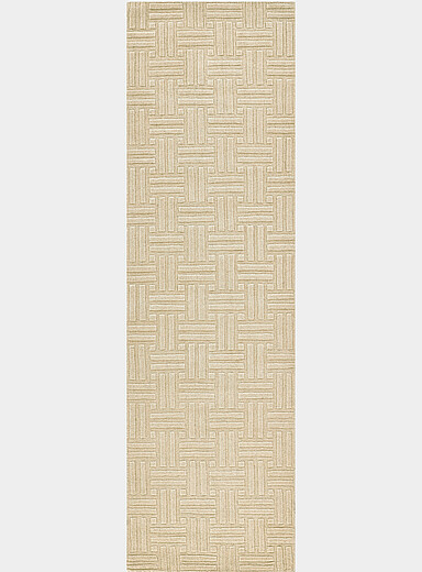 Momeni: Le tapis de couloir artisanal labyrinthe emboss&eacute; Contour 70 x 245 cm Blanc cass&eacute;