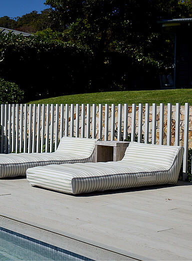 Le matelas flottant Luxe Lie ray&eacute;