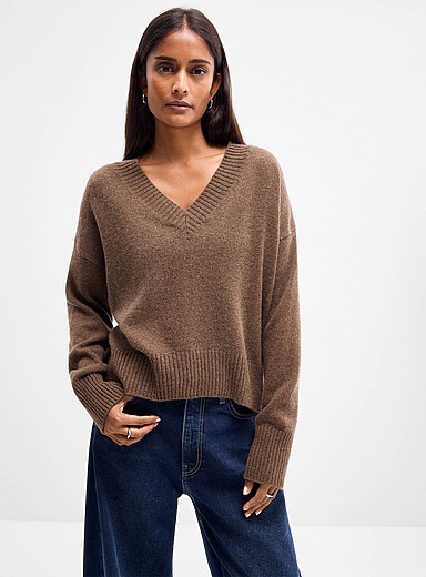 Contemporaine Taupe Plain cashmere V-neck sweater <b>Exclusive collection from Italy</b> for women