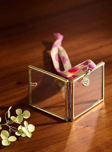 Small hanging frame