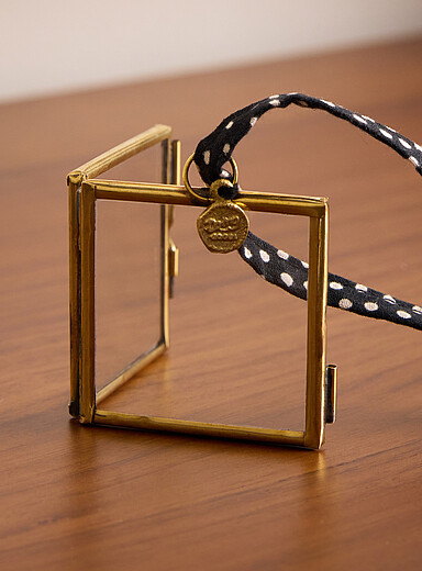 Small hanging frame