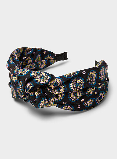 Le large serre-t&ecirc;te nou&eacute; &agrave; motifs