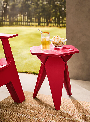 La table d'appoint tripode ext&eacute;rieure
