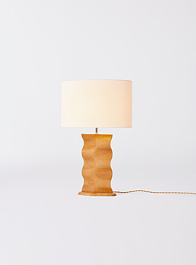 La lampe de table Origine en cerisier
