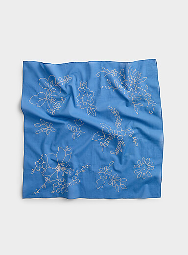 Le foulard broderie florale pur coton