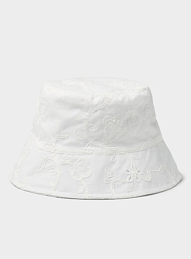 Le bob broderie anglaise