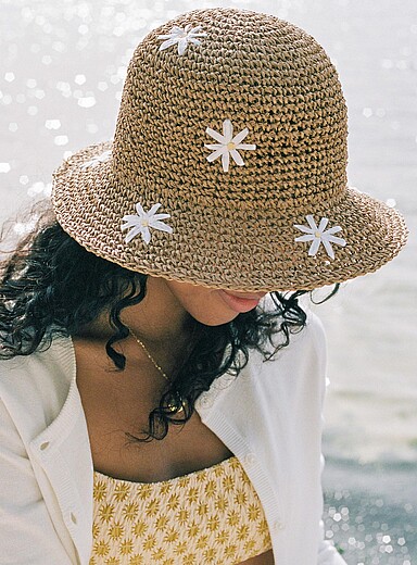 Daisy braided straw cloche