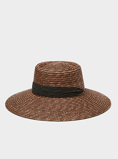 Le chapeau de paille brune longs rubans