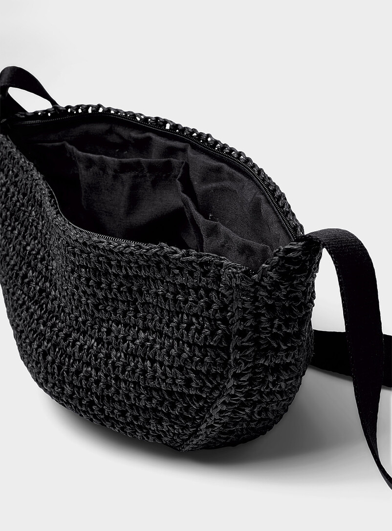 Simons: Le sac bandouli&egrave;re demi-lune paille tress&eacute;e Ivoire - Beige cr&egrave;me pour femme