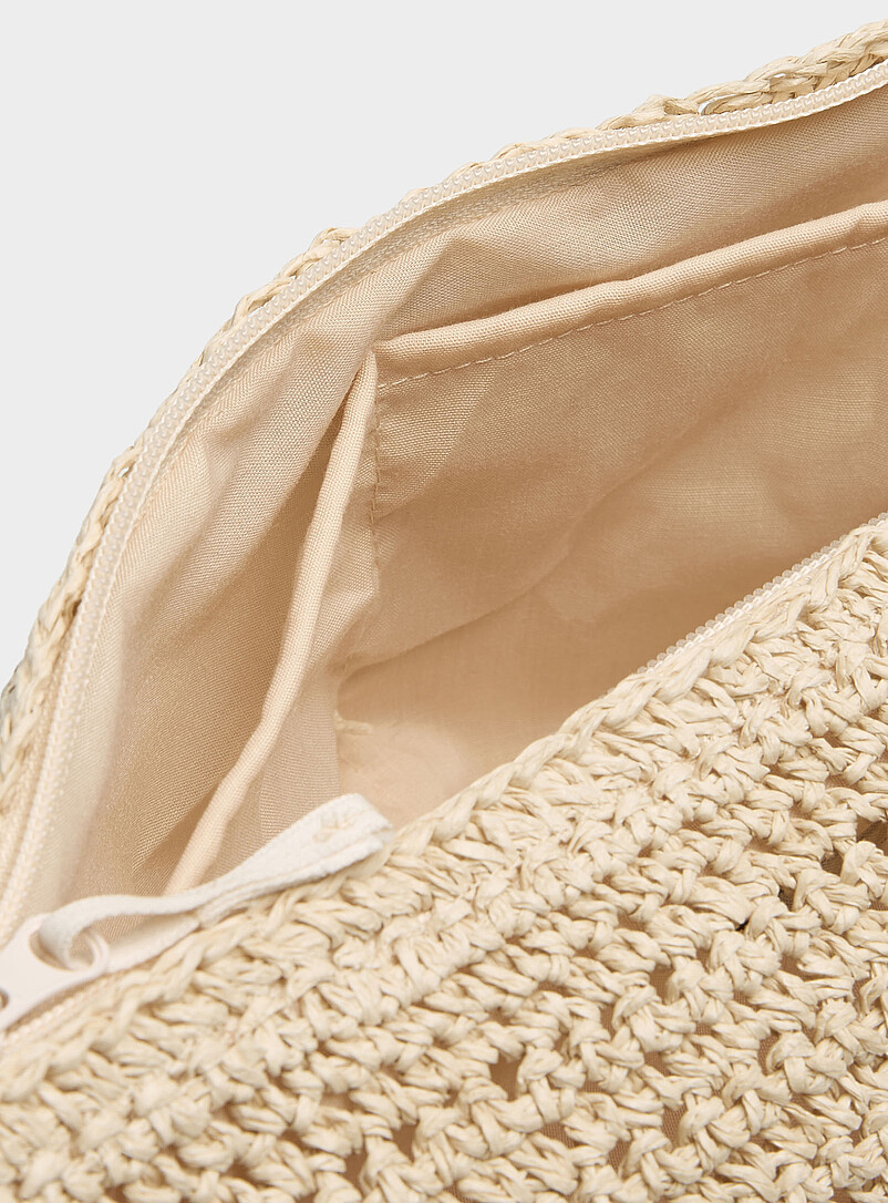 Simons: Le sac bandouli&egrave;re demi-lune paille tress&eacute;e Ivoire - Beige cr&egrave;me pour femme