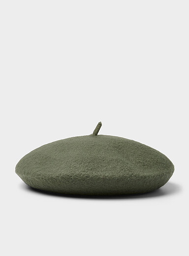 Solid wool beret