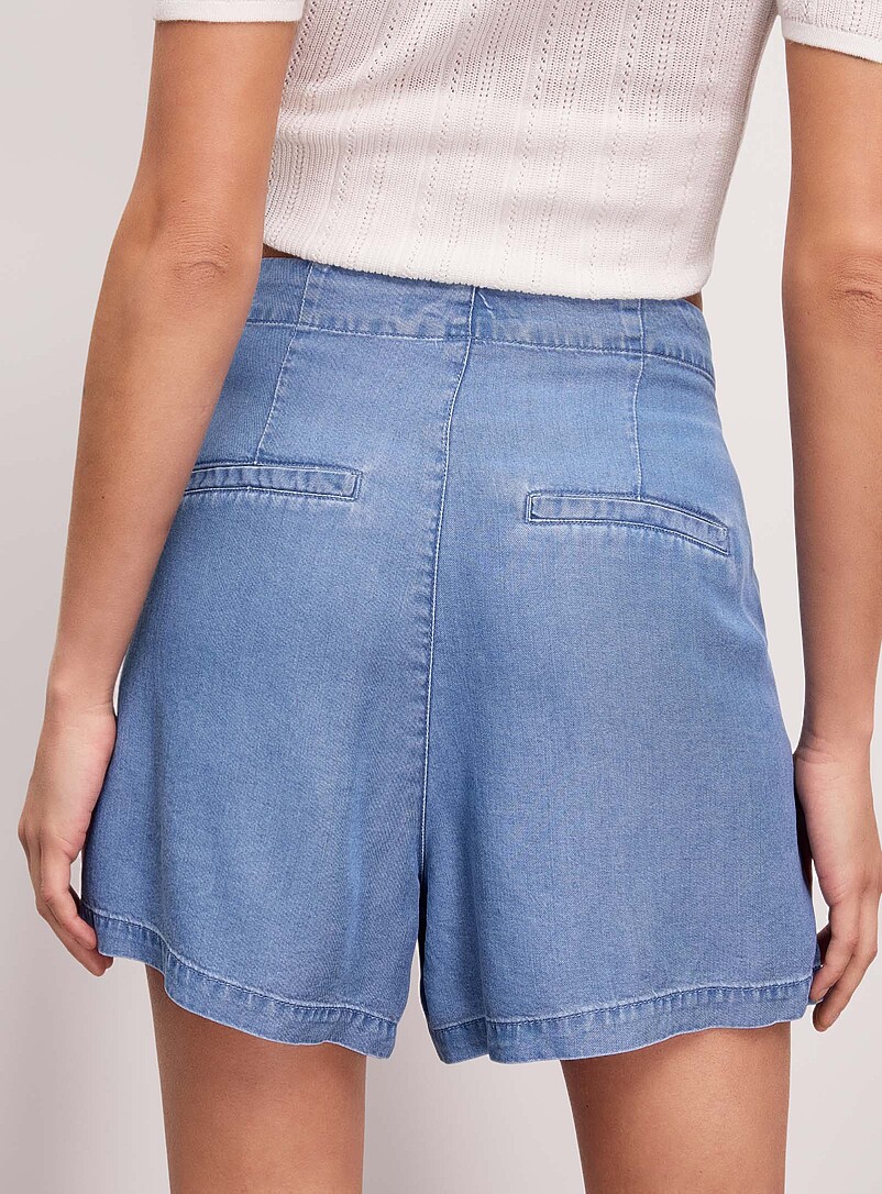 Vero Moda: Le short ceintur&eacute; &agrave; plis denim souple et doux Noir pour femme