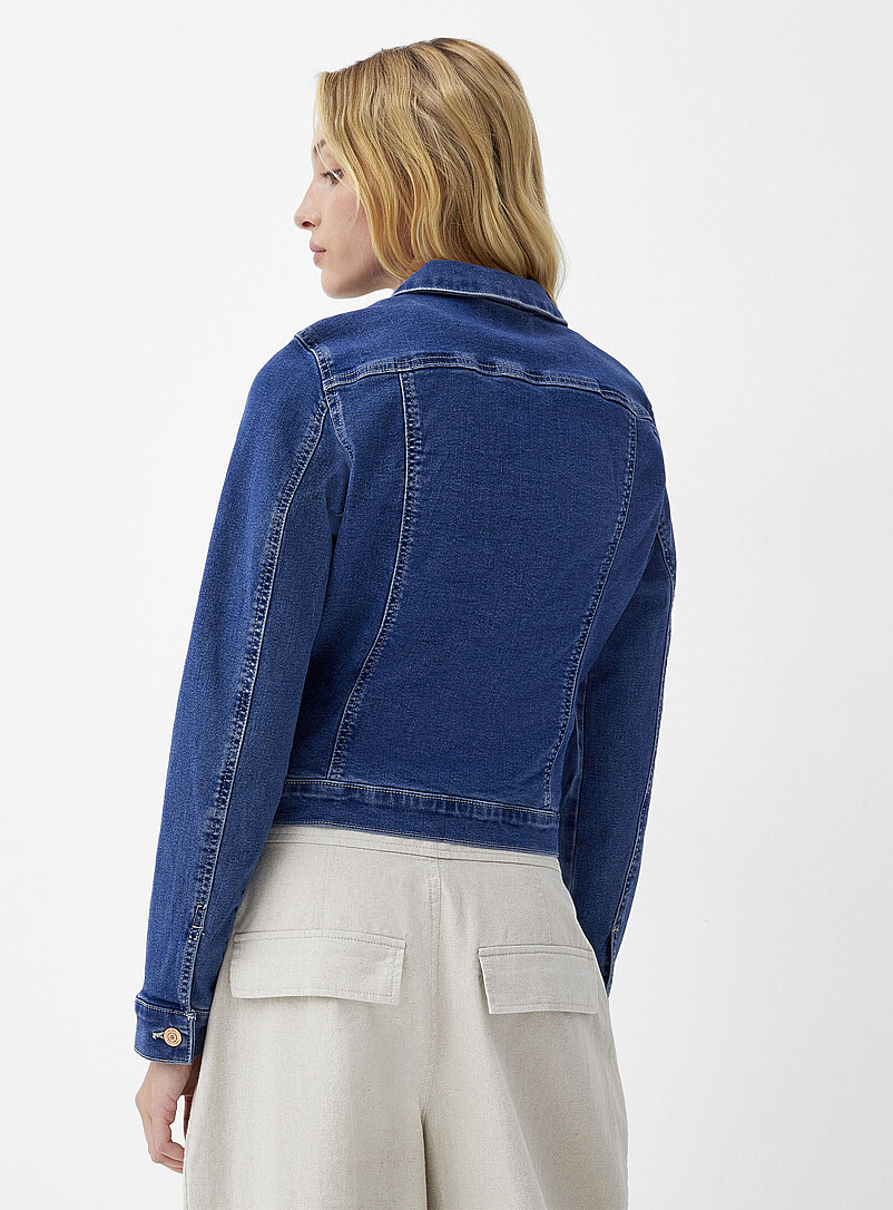 Vero Moda: La veste en jean extensible &eacute;court&eacute;e et ajust&eacute;e Blanc cass&eacute; pour femme