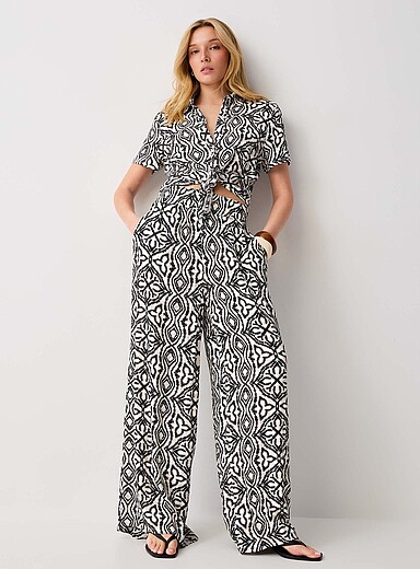 Vero Moda Patterned Ecru Crinkled texture flowy wide-leg pant for women