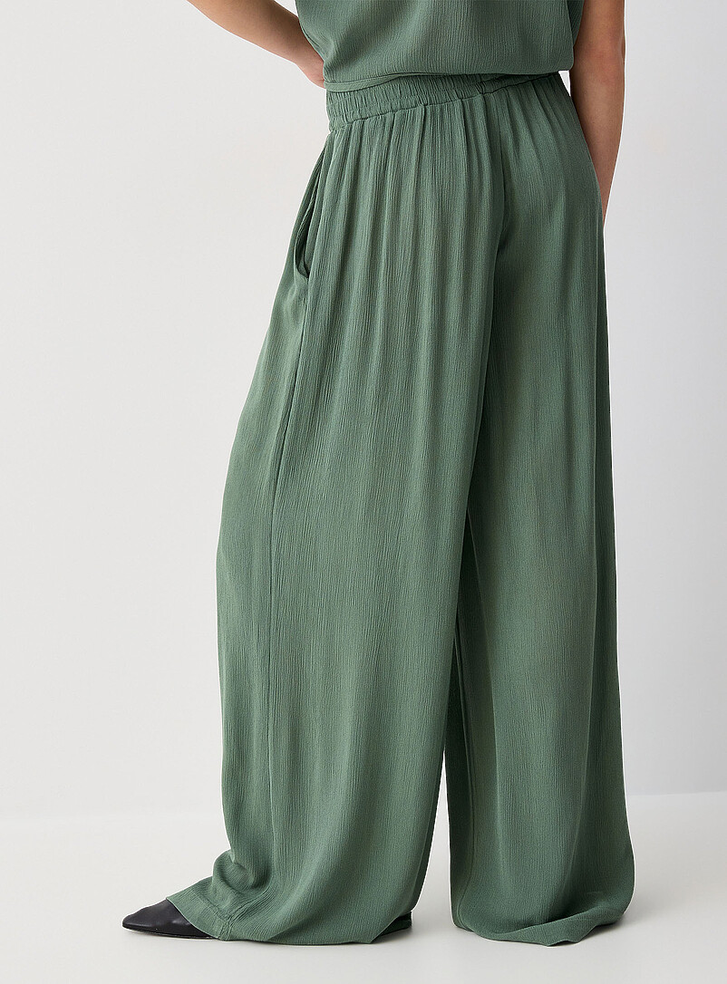 Vero Moda: Le pantalon large et fluide texture froiss&eacute;e &Eacute;cru &agrave; motifs pour femme