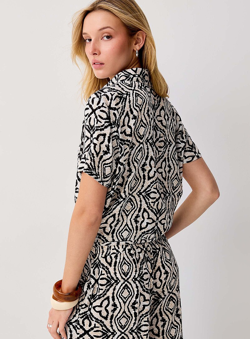 Vero Moda: La blouse &eacute;court&eacute;e &agrave; nouer texture froiss&eacute;e &Eacute;cru &agrave; motifs pour femme