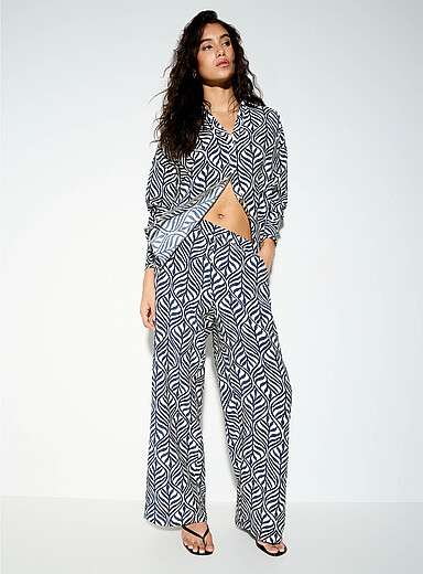 Le pantalon large imprim&eacute; texture froiss&eacute;e
