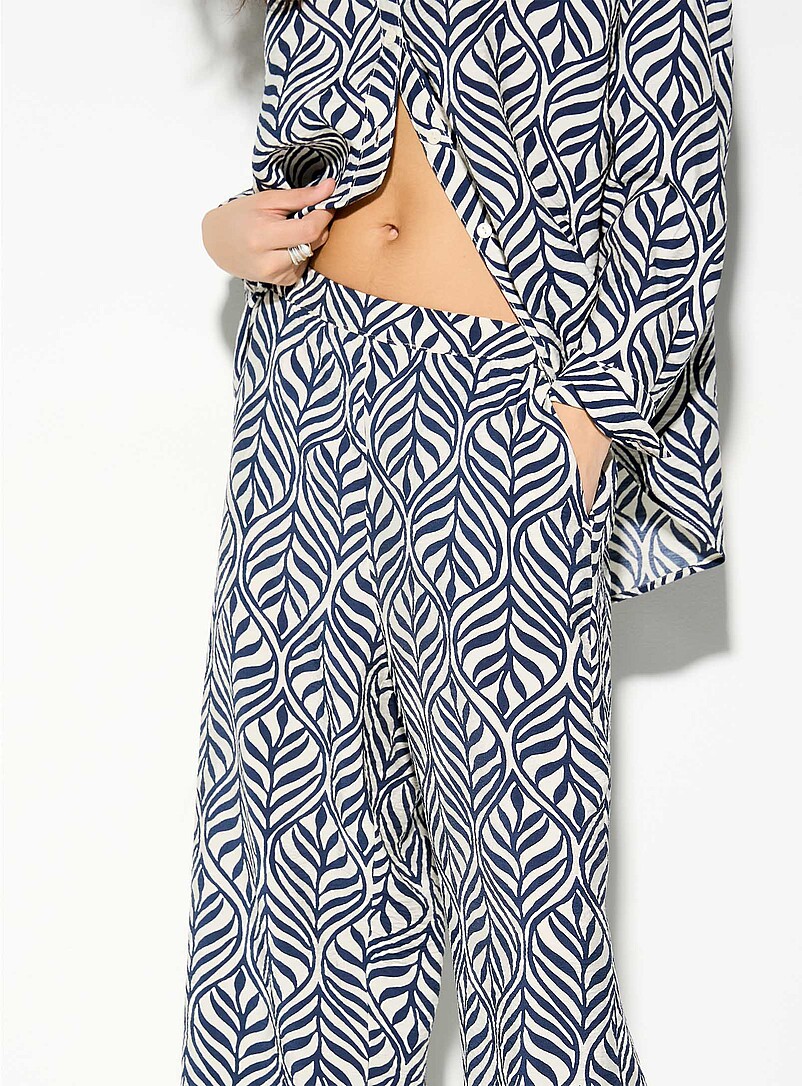 Vero Moda Navy/Midnight Blue Crinkled texture printed wide-leg pant for women