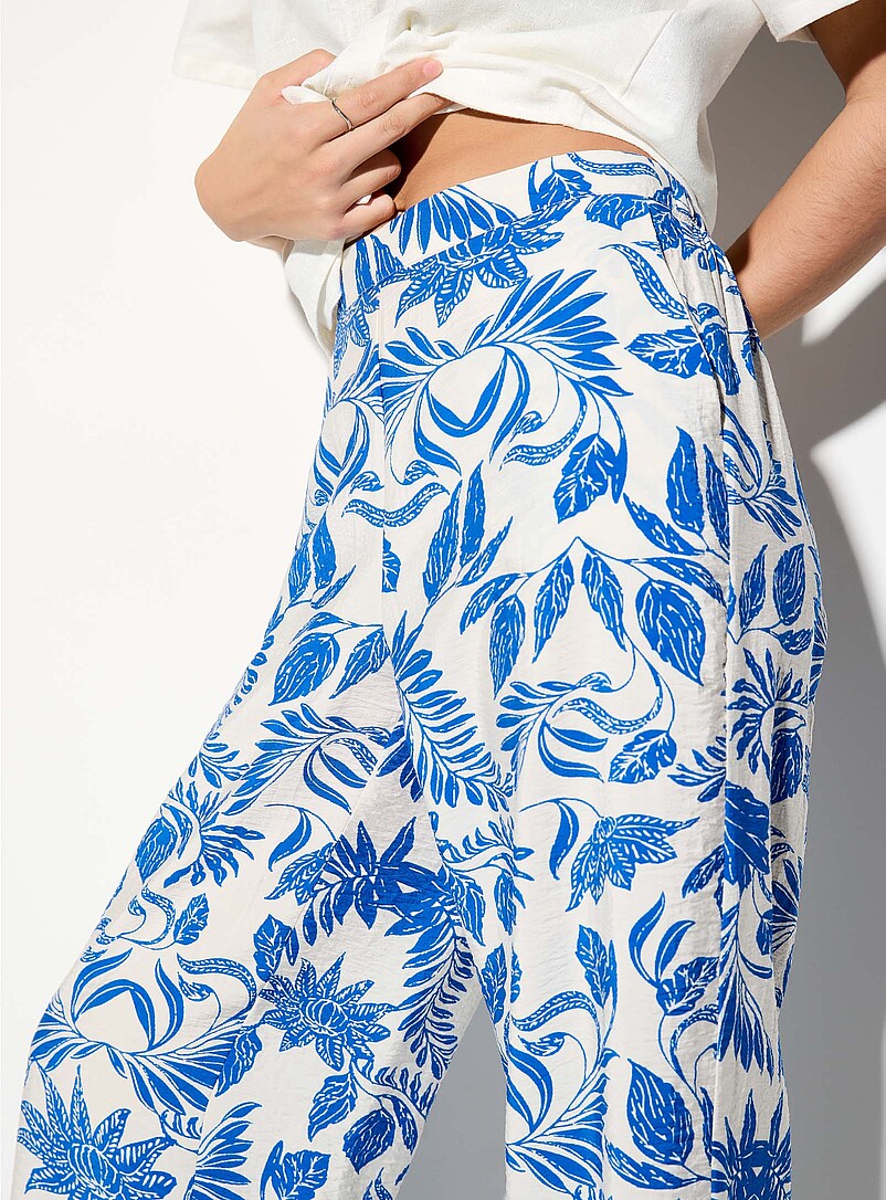 Vero Moda: Le pantalon large imprim&eacute; texture froiss&eacute;e Bleu marine - Bleu nuit pour femme