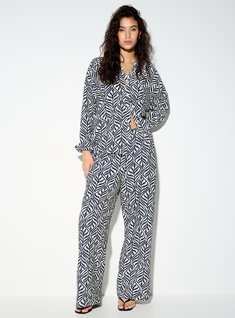 Vero Moda Navy/Midnight Blue Oversized crinkled texture printed blouse for women