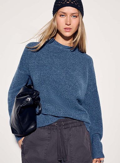 Le chandail ample doux tricot touche de laine