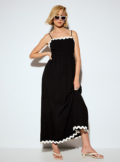 Contrasting wavy trim maxi flared dress