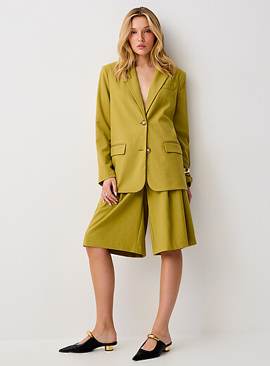 Pleated waist chartreuse Bermuda short