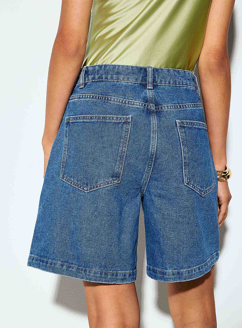 Vero Moda: Le short en jean ornements m&eacute;talliques Bleu pour femme