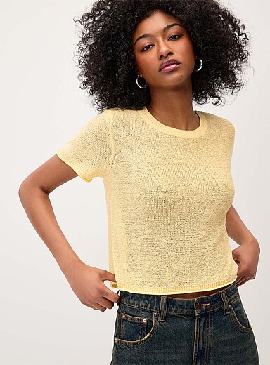 Le chandail fin tricot bords roulott&eacute;s