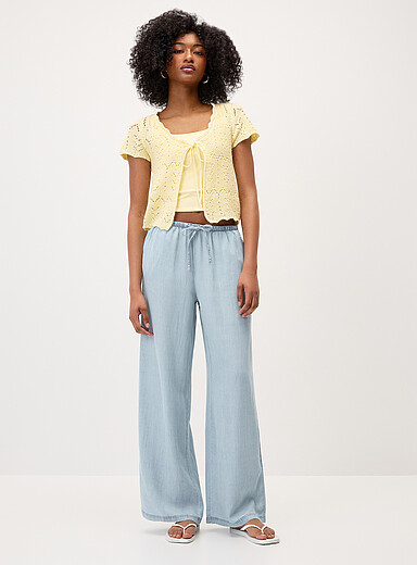 Le pantalon large effet denim