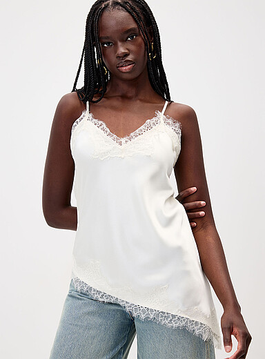La camisole asym&eacute;trique satin et dentelle