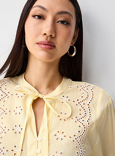 Only: La blouse broderie anglaise Jaune - Rayures pour femme