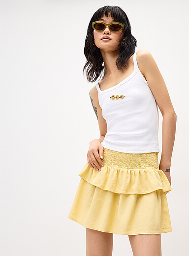 Only: La minijupe taille smock&eacute;e Blanc pour femme