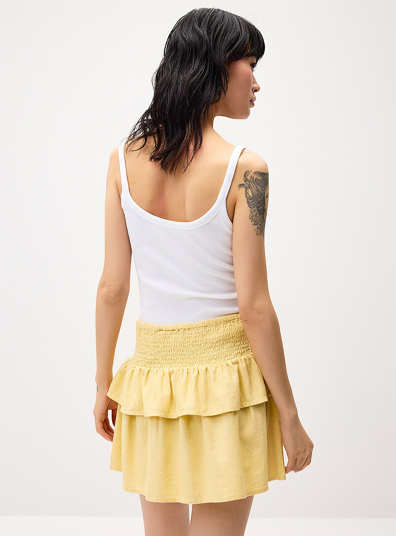Only: La minijupe taille smock&eacute;e Blanc pour femme