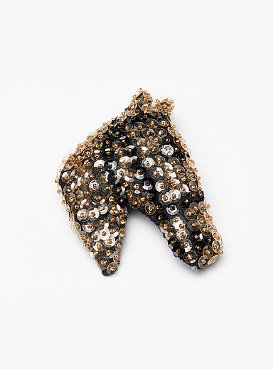 La broche poney &agrave; paillettes