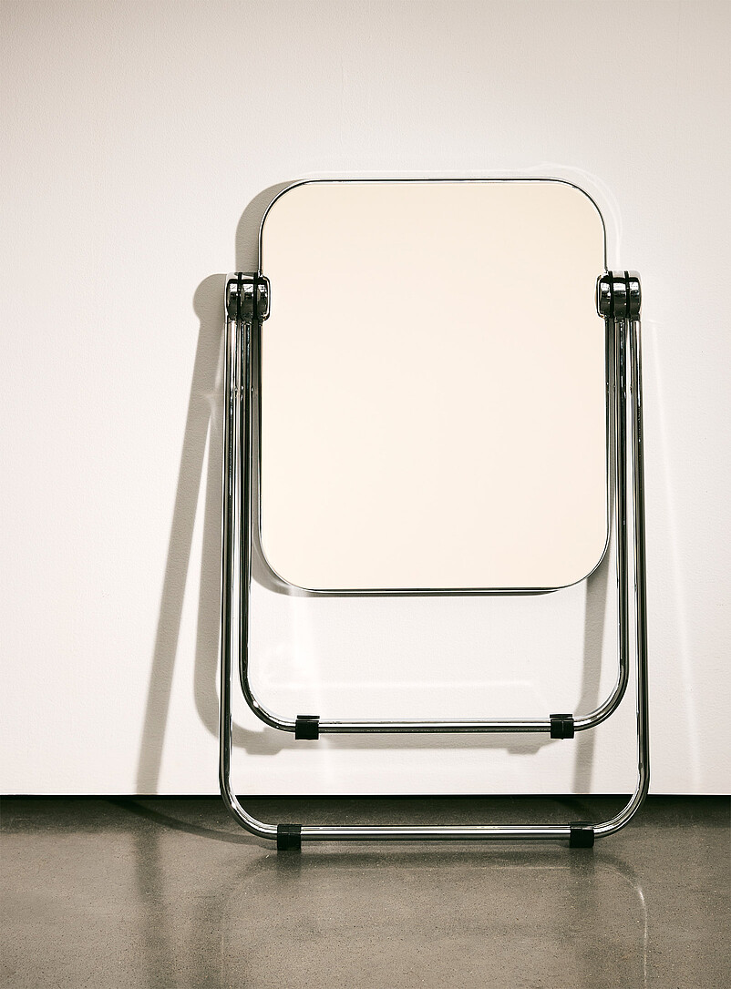 Simons Maison: La table d'appoint pliante m&eacute;tal et poly&eacute;thyl&egrave;ne Blanc cass&eacute;