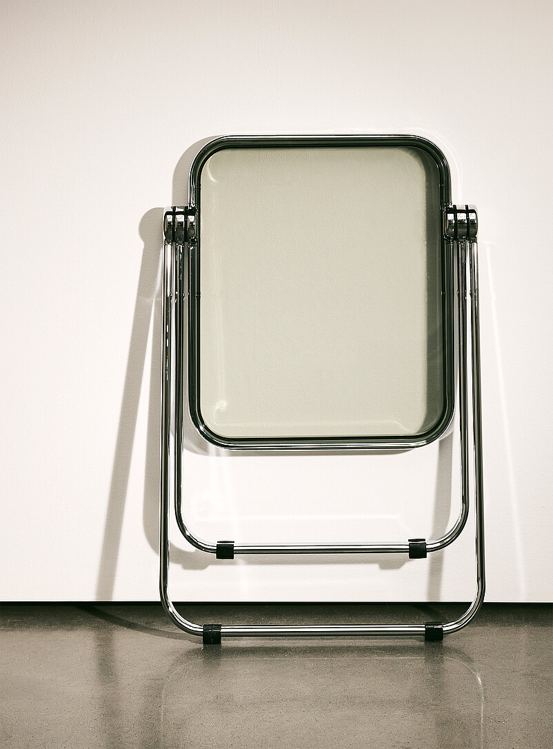 Simons Maison: La table d'appoint pliante m&eacute;tal et poly&eacute;thyl&egrave;ne Blanc cass&eacute;