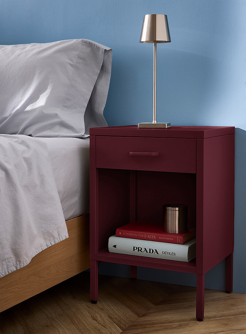 Simons Maison: La table de chevet m&eacute;tallique sur pieds Rose