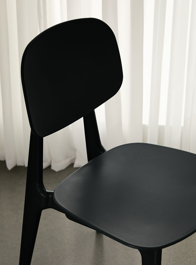 Simons Maison: Les chaises en polypropyl&egrave;ne color&eacute;es Ensemble de 2 Noir