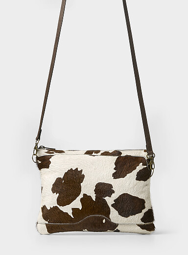 Le sac bandouli&egrave;re poilu motif vache