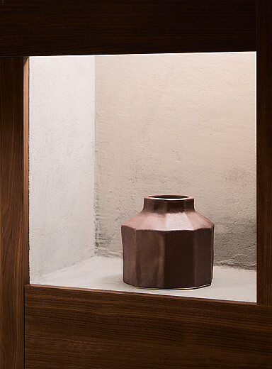 Le vase chocolat d&eacute;cagonal