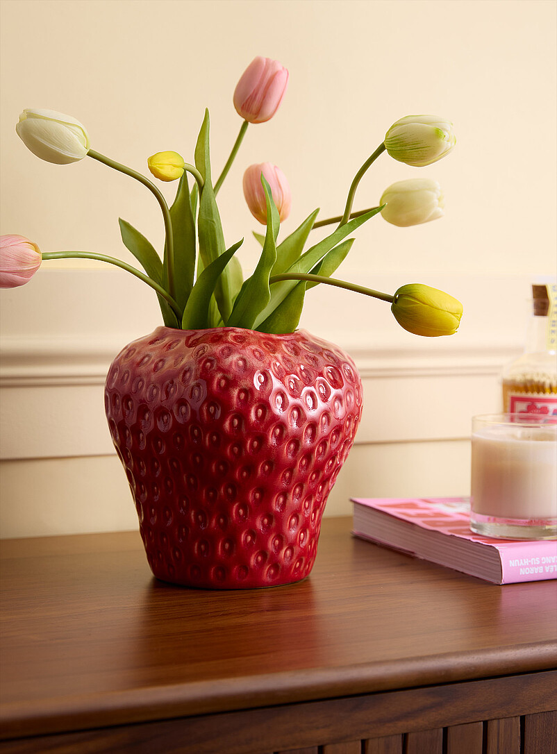 Glossy strawberry vase | Simons Maison | Stylish Objects & Decor ...