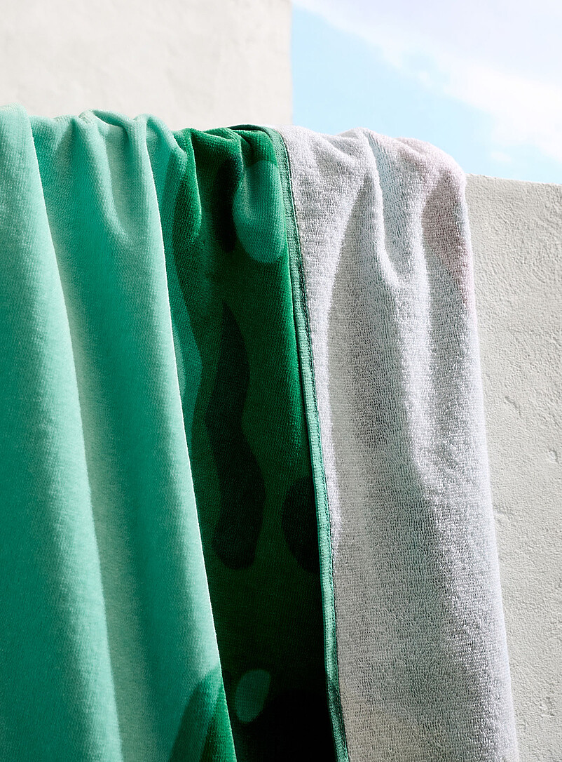 Lacoste: La serviette de plage Watercroc 91 x 183 cm Vert