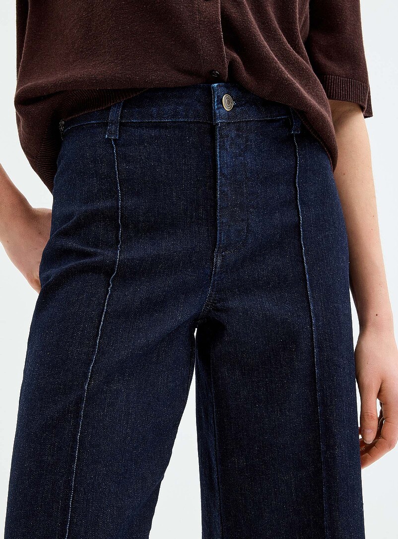 Contemporaine: Le jean structur&eacute; &eacute;court&eacute; <b>Coupe : jambe large, taille r&eacute;guli&egrave;re</b> Bleu marine - Bleu nuit pour femme