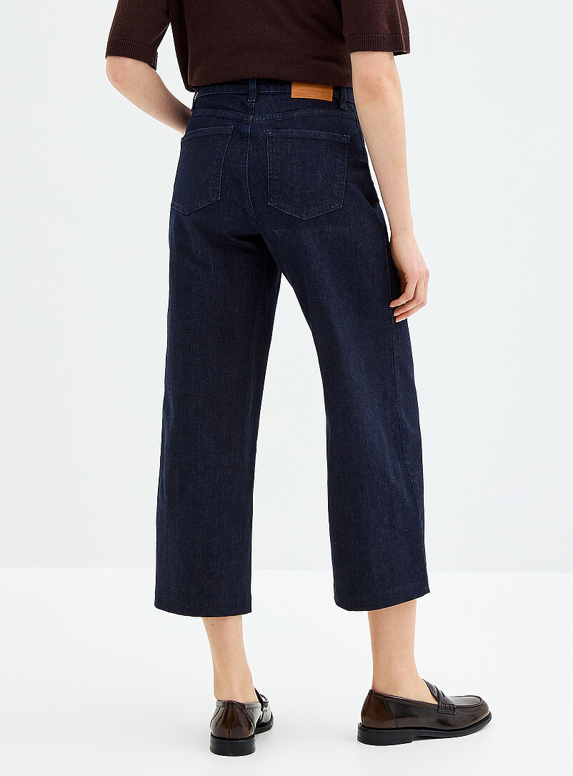 Contemporaine: Le jean structur&eacute; &eacute;court&eacute; <b>Coupe : jambe large, taille r&eacute;guli&egrave;re</b> Bleu marine - Bleu nuit pour femme