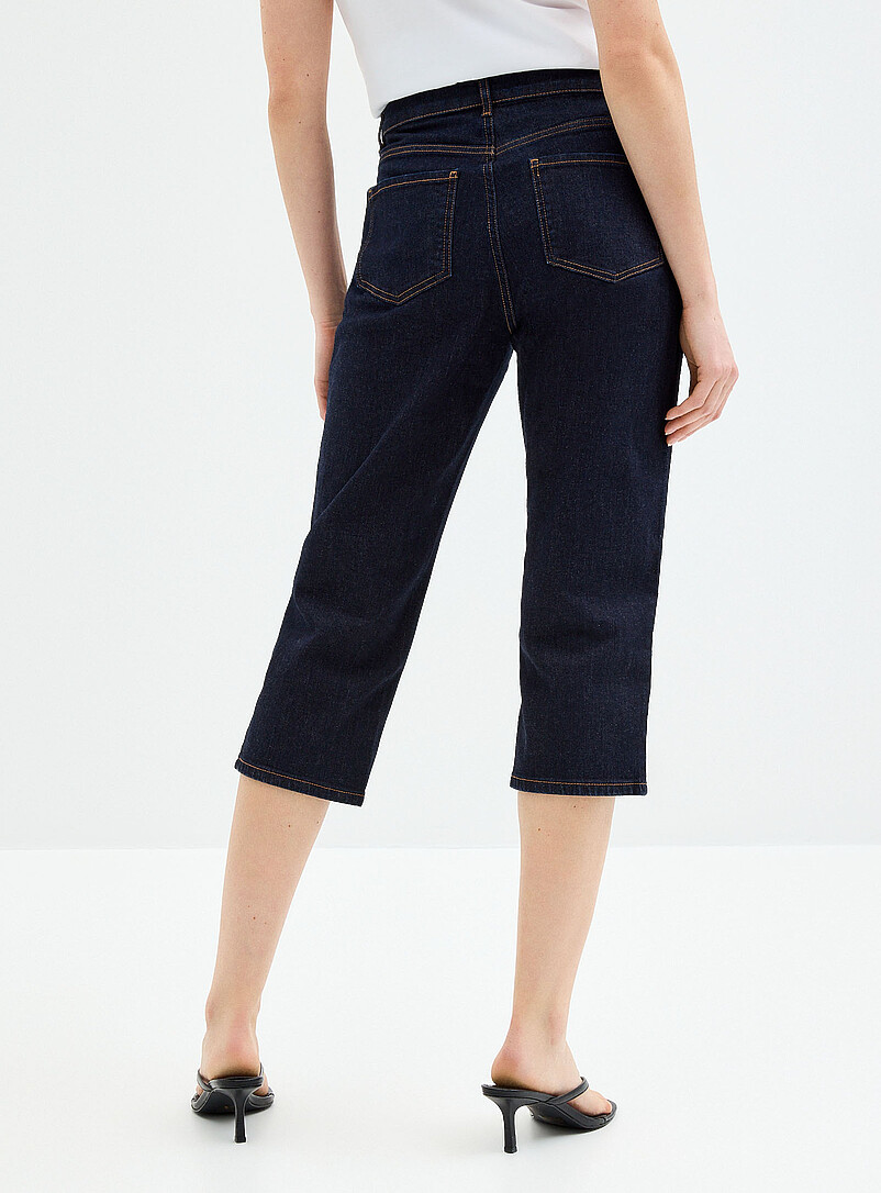 Structured capri jean Fit: Slim leg, regular rise product image 3