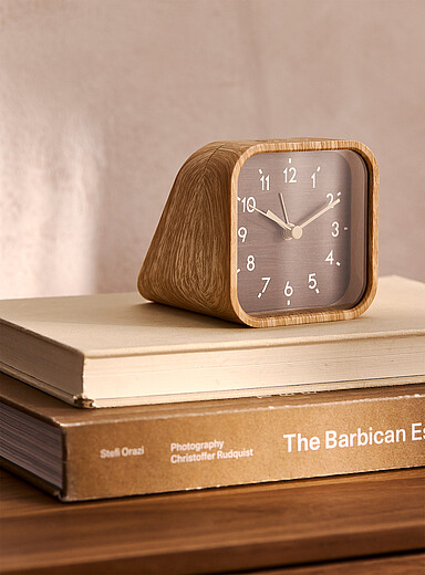 L'horloge de table effet bois