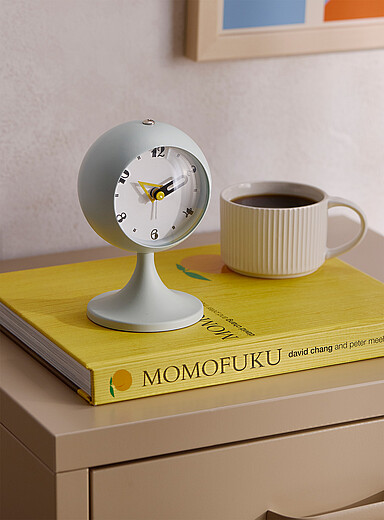 Footed globe table clock