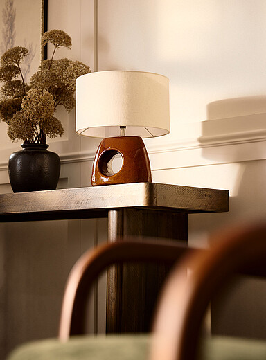La lampe de table ajour&eacute;e gr&egrave;s mouchet&eacute;