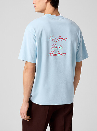 Dr&ocirc;le de Monsieur Baby Blue Elegant script slogan T-shirt for men